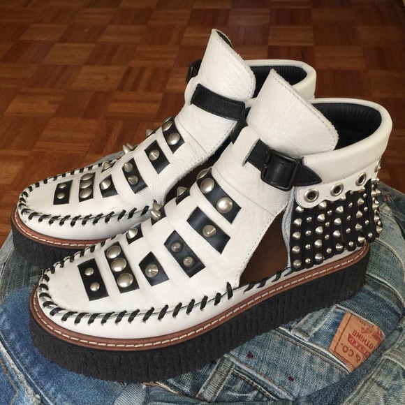 COACH Coach Roccasin Cut Out Bootie runs big 6.5 - Picture 2 of 8